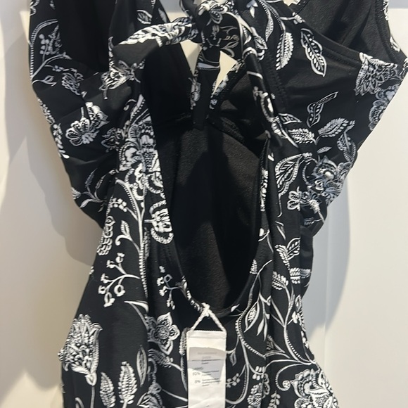 CUPSHE VNeck Double Straps Cross Back Tie One Piece Swimsuit Black White Floral - Picture 10 of 13